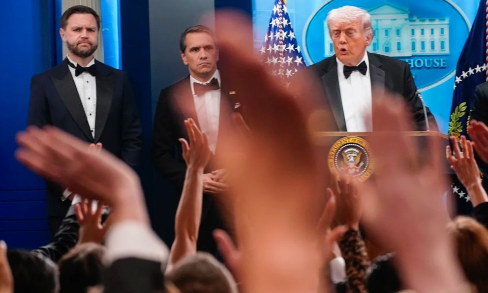 Ông Trump họp báo sau vụ nổ súng: 