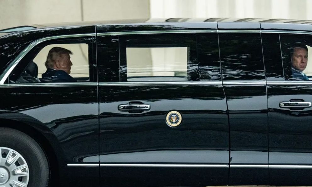 Ông Trump đổi địa điểm họp nội các trước giờ G, đổi thái độ về Uranium: Sắp có thỏa thuận với Iran?
