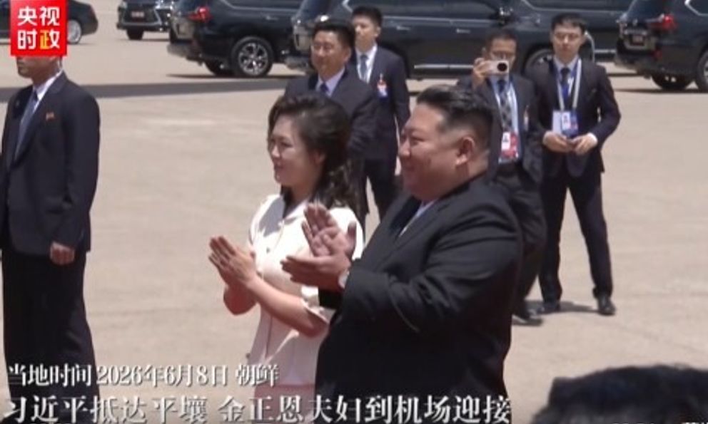 Chủ tịch Kim Jong Un cùng phu nhân trực tiếp ra sân bay đón Chủ tịch Tập Cận Bình