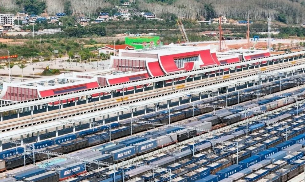 10 triệu tấn hàng từ đầu năm, 23 chuyến tàu/ngày: Dự án hợp tác Trung Quốc - Lào lập kỷ lục