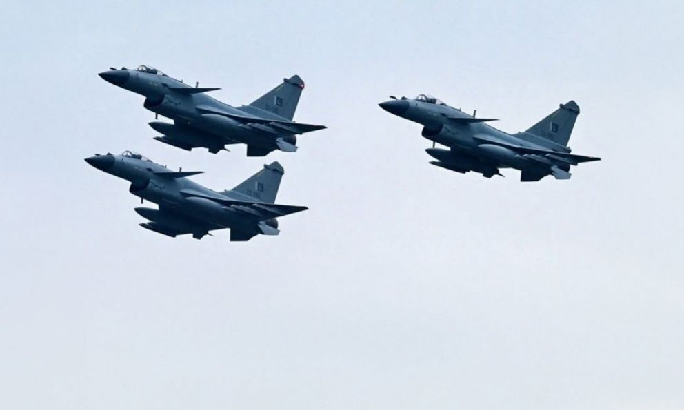 Khách quen vừa mua Su-57 đã vội “quay lưng” với Nga để chuyển sang J-10 Trung Quốc?