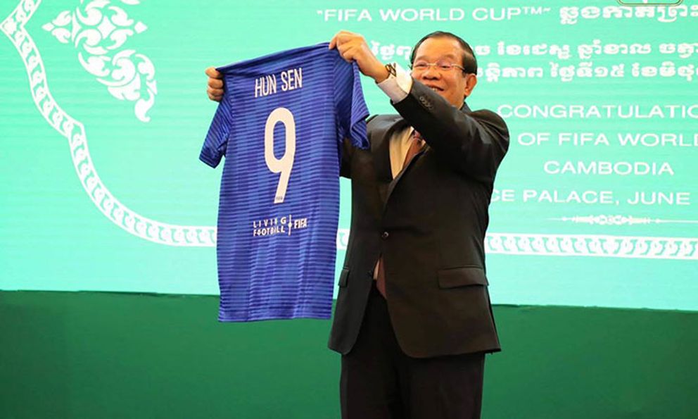 Ủng hộ cuồng nhiệt một đội bóng, ông Hun Sen gửi tin nhắn cho lãnh đạo nước này, chúc vô địch World Cup