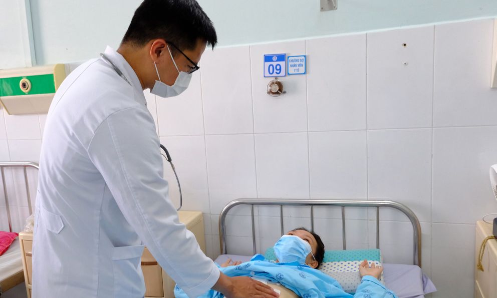 Đau bụng âm ỉ, cô gái 24 tuổi đi khám tá hoả phát hiện ung thư gan: Bác sĩ nhắc PHẢI LÀM điều này 2 lần/năm