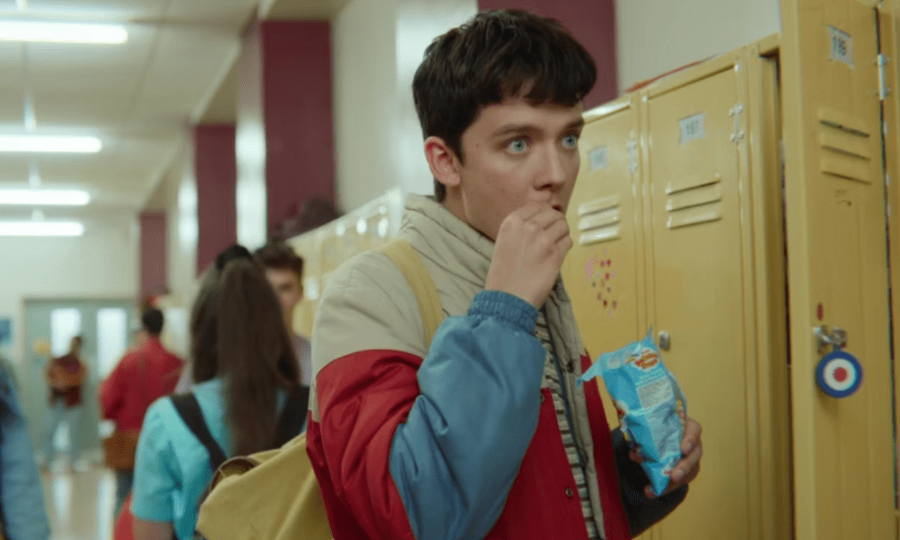 Xem phim Sex Education, tôi phát hiện vì sao đang yên đang lành con gái cứ nằng nặc đòi chuyển lớp: 1 câu trong phim đã giúp con 