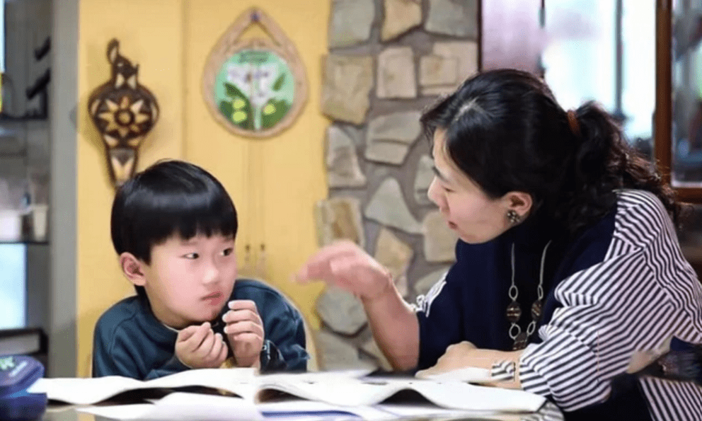 Nếu người mẹ có 3 kiểu tính cách dưới đây thì dù không cố ý, họ cũng đang vô tình kéo thấp EQ của con