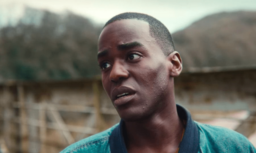 Xem phim Sex Education, tôi vội nghĩ đến câu mà đứa trẻ cùng lớp nhận xét về con gái mình: Đã đến lúc tôi phải thay đổi cách dạy con! 