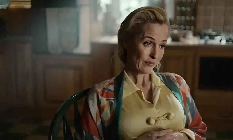 Xem phim Sex Education, tôi bất ngờ giải quyết được vấn đề khiến mình phải bạc đầu suy nghĩ, con trai thì vui vẻ vì quyết định của bố