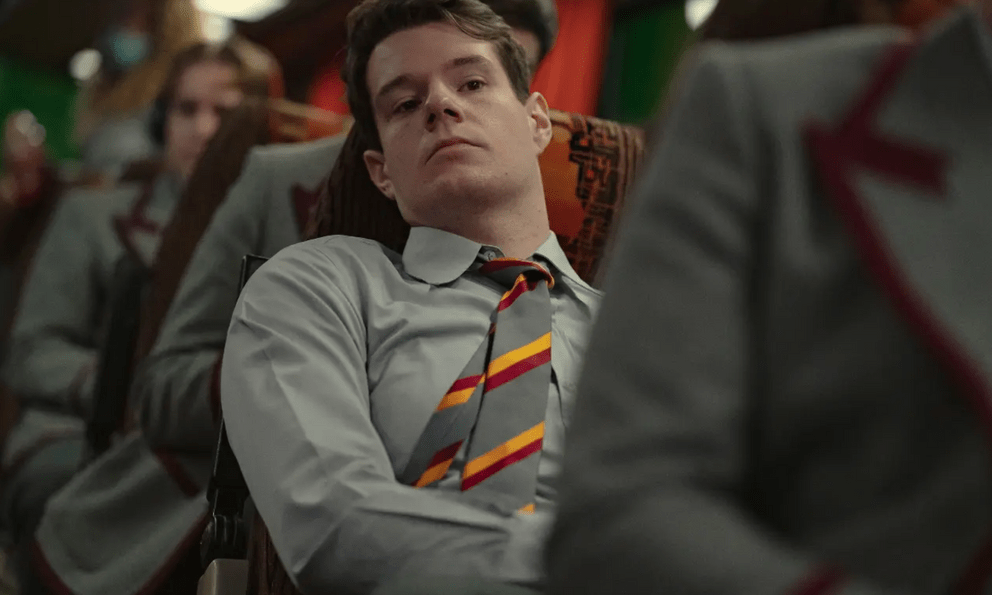 Xem phim Sex Education, tôi hốt hoảng nhận ra: Con mình không hề 