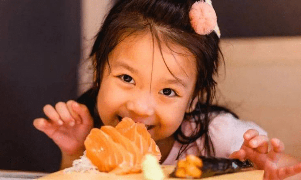 4 dấu hiệu cho thấy bố mẹ đang nuôi dạy con cái quá ngây thơ: Khi trưởng thành, bước vào xã hội, con dễ bị lừa gạt