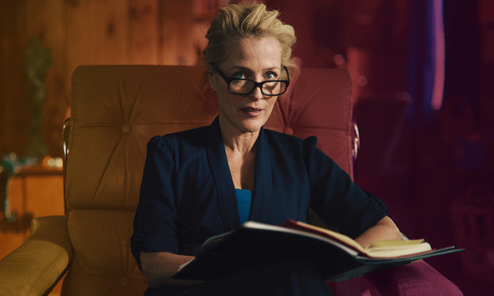 Xem phim Sex Education, tôi chợt nghĩ đến vụ việc buồn của đứa cháu hàng xóm: Tất cả chúng ta hãy dạy kỹ đám trẻ điều này!