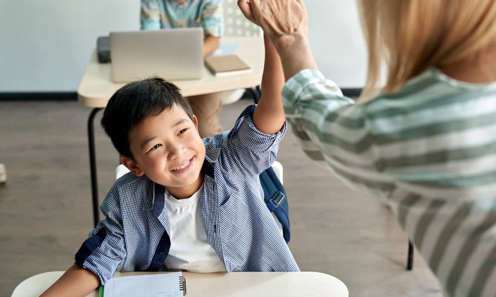 Cha mẹ dạy con 9 kỹ năng này: Sau này xã hội biến động ra sao cũng không lo bị đào thải!