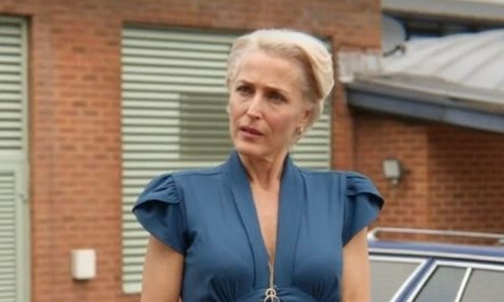 Xem phim Sex Education, tôi giật mình nhận ra, dù là cha mẹ - con cái hay bạn bè thì đều phải sòng phẳng với nhau điều này: Nếu vi phạm, gia đình khó yên bình!