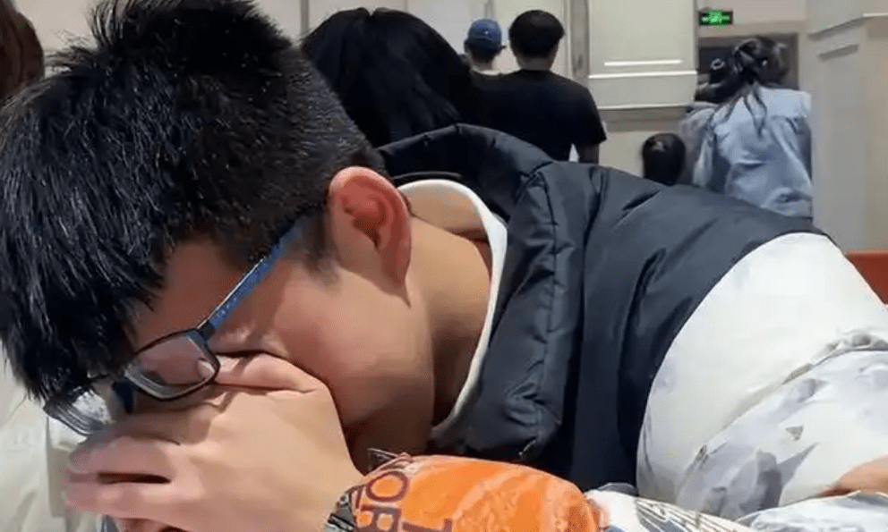 Tuổi 50, tôi bật khóc nhận ra vì sao con mình tốt nghiệp ngành hot Công nghệ thông tin mà lại phải nằm nhà 