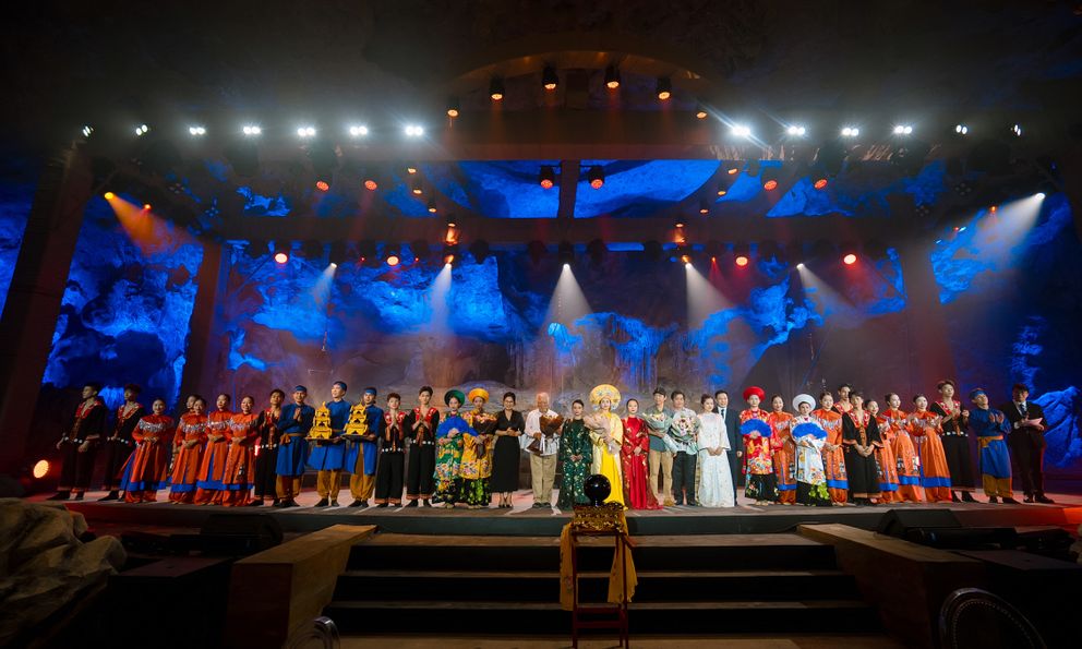 “Đi tìm dấu ngọc”: Hơi thở nghệ thuật đánh thức vẻ đẹp nguyên sơ trong lòng hang đá Quảng Ninh