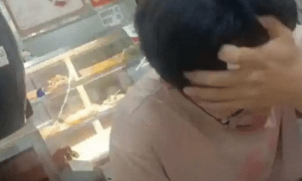 Con trai thi đại học tô thiếu đáp án, hành động của mẹ trên MXH nhận cơn mưa chỉ trích: 