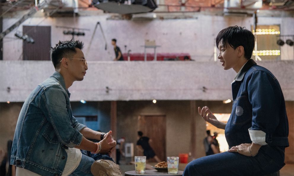 Không còn là “hoàng tử tình ca”, Hoàng Dũng giờ đây hát về chính mình trong “Xoay Tròn”