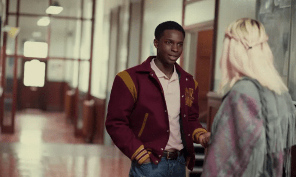 Xem phim Sex Education, nghe đến câu này mà tôi giật mình: Như 1 cái tát khiến tôi và con gái tỉnh ngộ, bớt sống u mê!