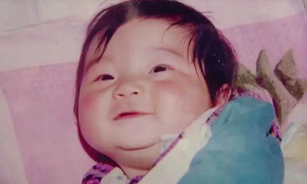 Vừa sinh ra đã bị “kết án tử”, cha bỏ rơi, đứa trẻ bại não được mẹ đơn thân và bà nội đưa vào trường ĐH danh giá