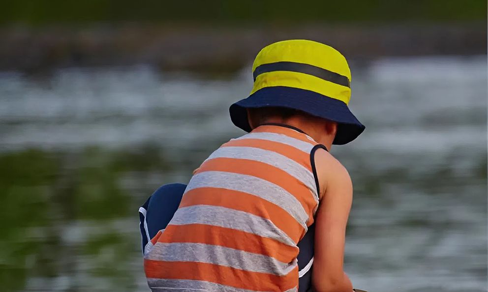 Được nuôi dạy bởi 3 kiểu mẹ này, con trai càng lớn càng nhút nhát, sống đùn đẩy và không dám quyết định việc gì!