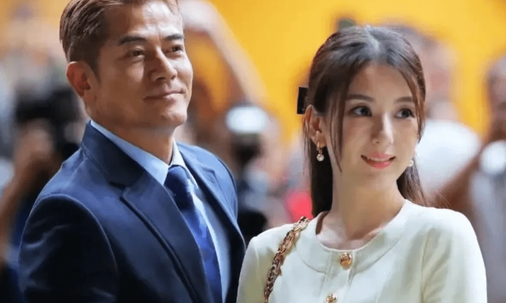 Vợ con của nam tài tử đình đám đi du lịch, nhìn chi tiết này nhiều người nhắc khéo: Anh nên bớt chút thời gian!