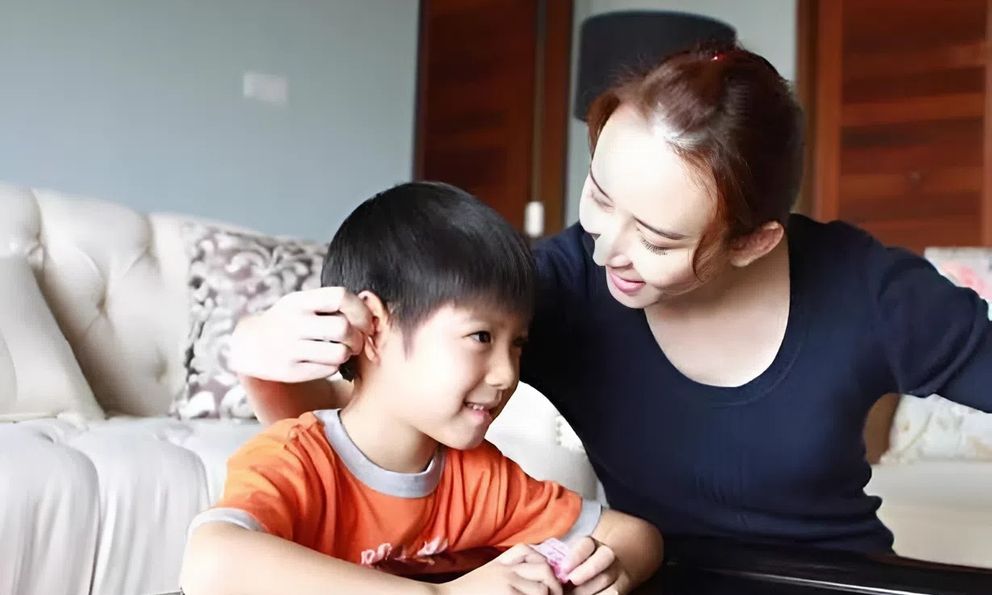 Lạ chưa: Cha mẹ dùng 5 câu này mắng, con không oán giận mà con thay đổi theo hướng tốt!