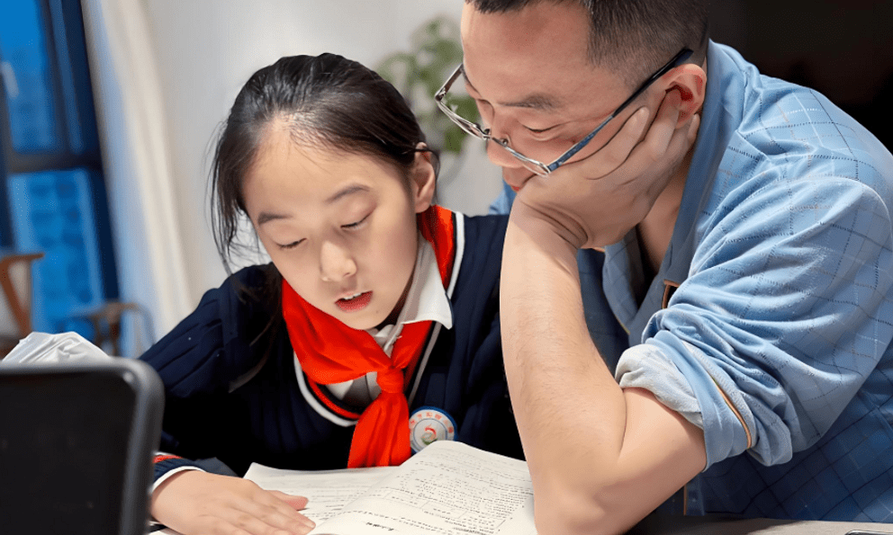 Nam diễn viên nổi tiếng nửa đêm đăng bài than vãn trên mạng, nhiều người đọc xong bình luận rôm rả: Nhà tôi cũng như thế!