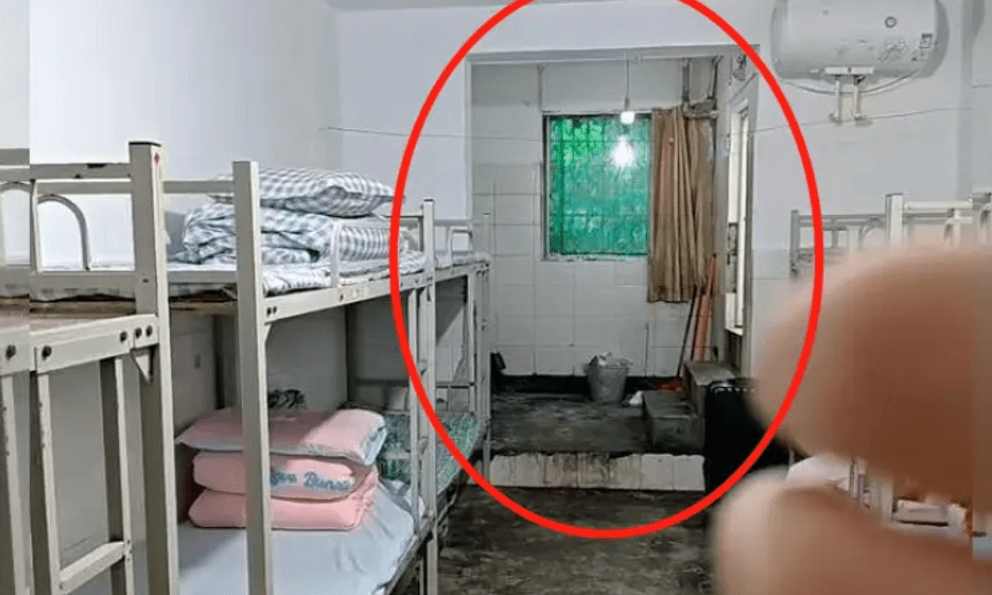 Căn phòng KTX đại học khiến nhiều sinh viên khóc thét, phụ huynh xem ảnh 