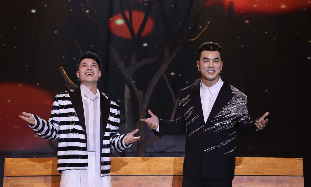 Ưng Hoàng Phúc thử sức hát Bolero, song ca cùng Hái Gia Liu khiến Quách Ngọc Ngoan xúc động