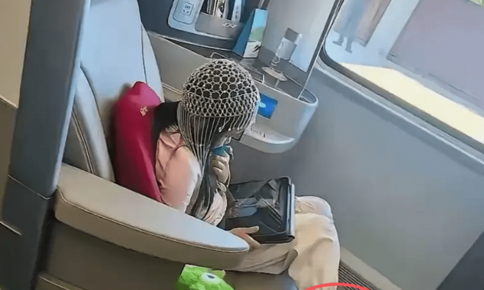 Đăng ảnh con gái lên mạng rồi hỏi 1 câu 