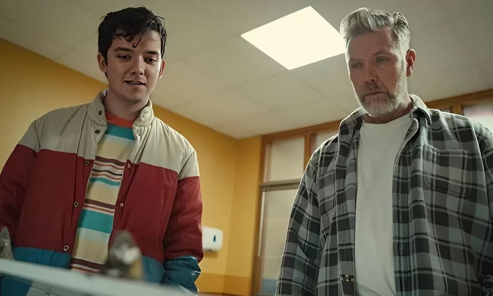 Xem phim Sex Education mà tôi buồn: Lần đầu tiên nhận ra, đến khi nào con trai chủ động làm điều này thì tôi mới là người bố đúng nghĩa!