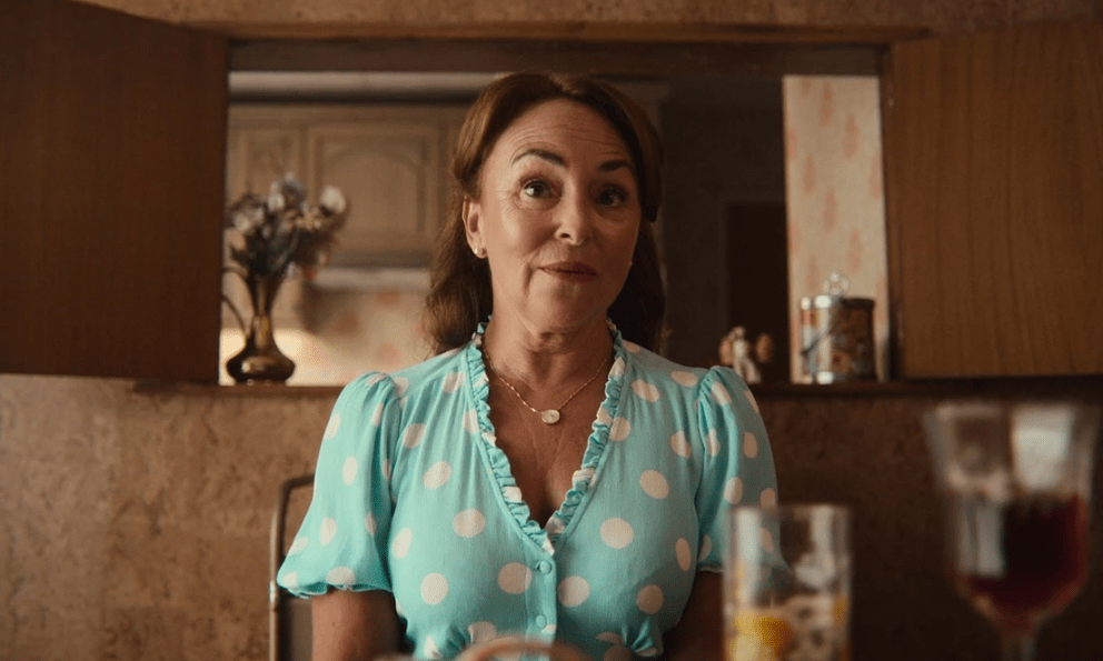 Xem phim Sex Education, tôi nghĩ ngay đến chị hàng xóm: Một gia đình có người mẹ như này thì con cái không bao giờ trưởng thành lành mạnh được!