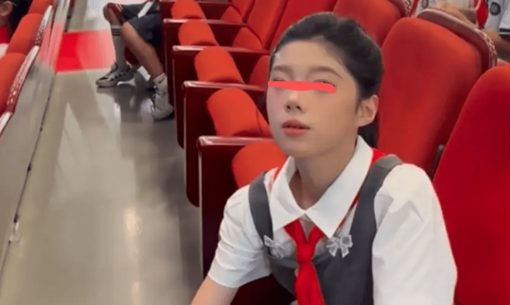 Đây mà là học sinh tiểu học à?