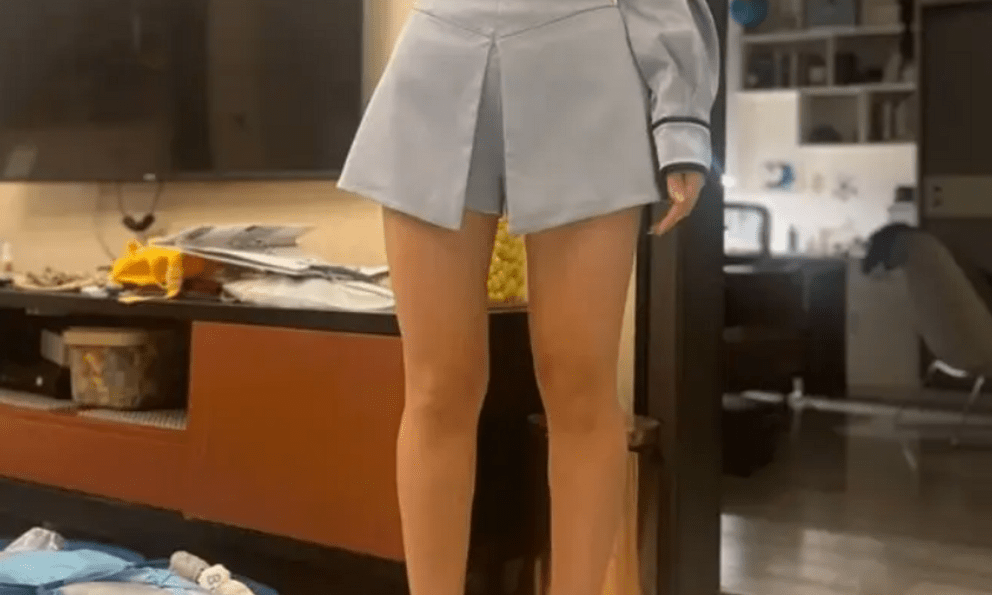 Mẹ khoe 7 bộ váy định mặc trong lễ tốt nghiệp của con, dân mạng xem xong lắc đầu: Nếu chị thương con thì thay ngay bộ khác!