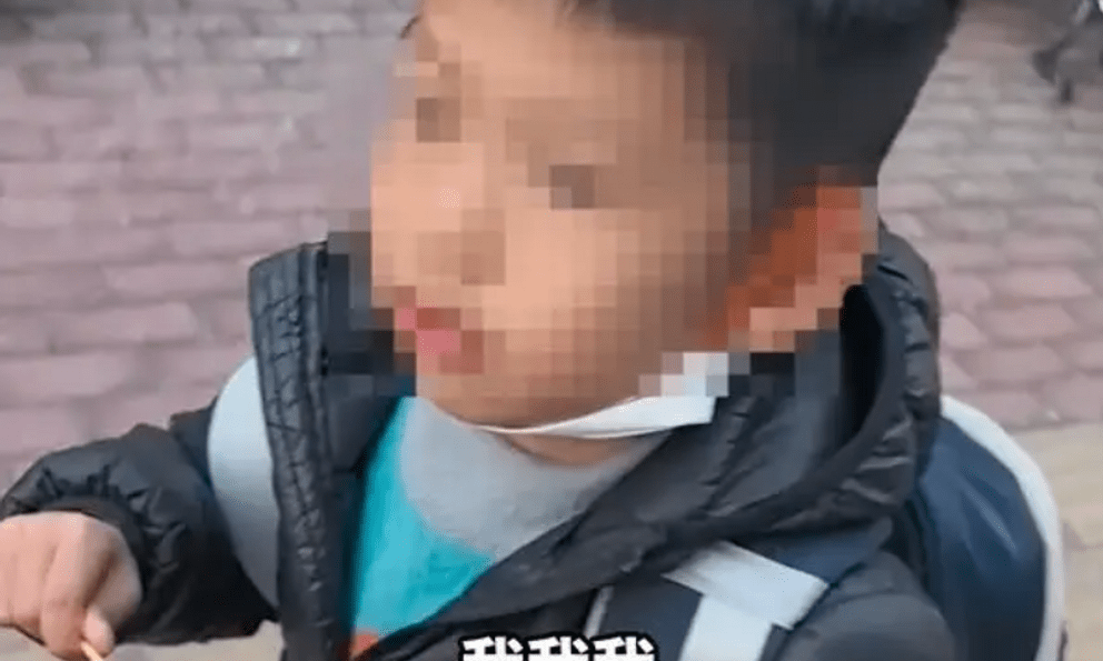 Con thi được điểm thấp, hành động bất ngờ của mẹ khiến cả MXH bàn tán: 