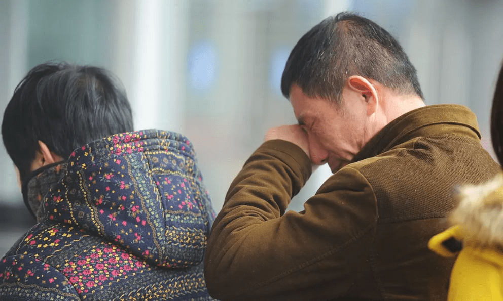 Một kiểu hiếu thảo giả tạo: Con cái âm thầm bóc lột, cha mẹ ấm ức không biết kêu ai!