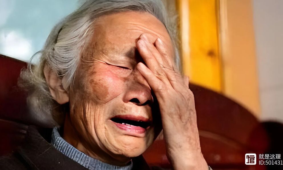  1 kiểu BẤT HIẾU thời hiện đại: Bố mẹ được con giúp đỡ nhưng hãi ngang 