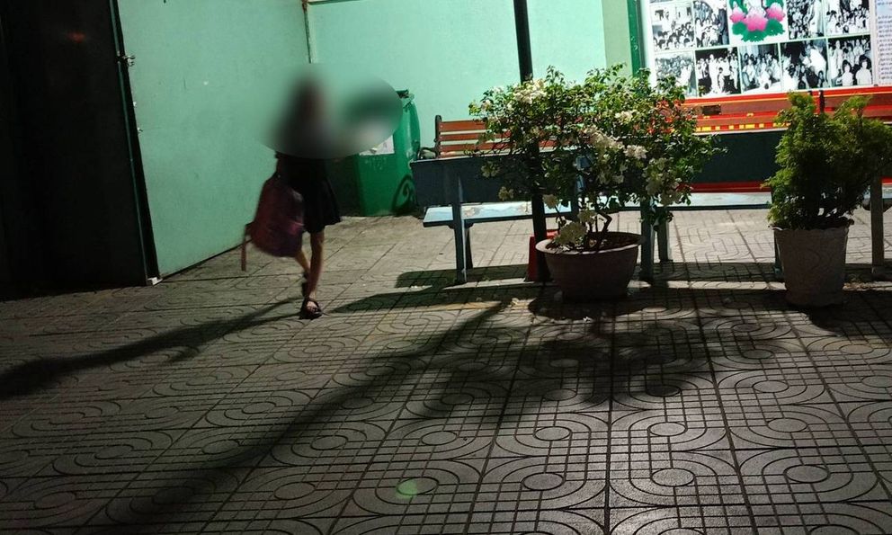 Đăng ảnh con gái kèm chú thích 