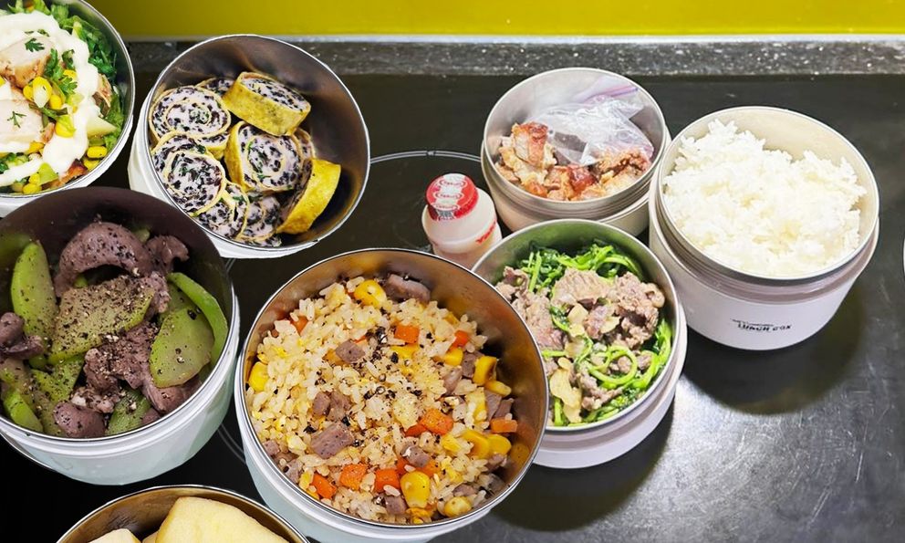 Bữa cơm của học sinh Hà Nội bỗng gây sốt MXH: Thực đơn không cầu kỳ nhưng đúng chuẩn 