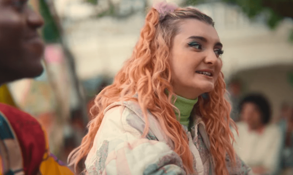 Xem phim Sex Education, tôi quyết dạy câu này cho con: Đây chính là bí kíp để sống 1 đời thảnh thơi, thư thái!