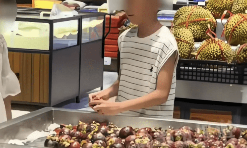 Nhìn cậu bé ở siêu thị, tôi hiểu tại sao có những đứa trẻ sau này khó trở nên giàu có! 