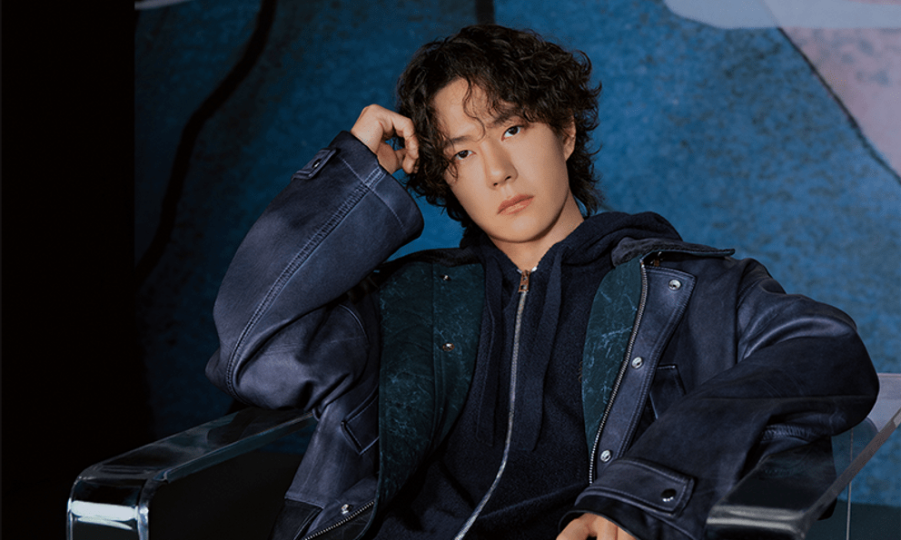 Cả năm mải mê leo núi, Vương Nhất Bác vẫn khiến hot search “chấn động” vì loạt ảnh mới toanh