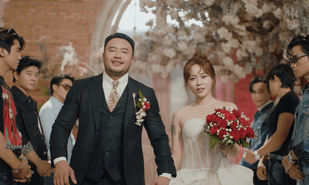 “Chị Phiến” mời cả “vũ trụ TikToker” tham gia MV đầu tay