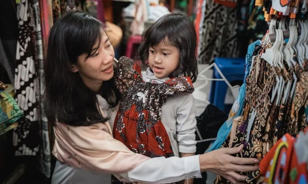 Đây là những gì xảy ra với trẻ khi thường xuyên nghe cha mẹ nói: “Cái này đắt lắm, nhà mình không có tiền mua” – Hệ quả có thể rất tai hại