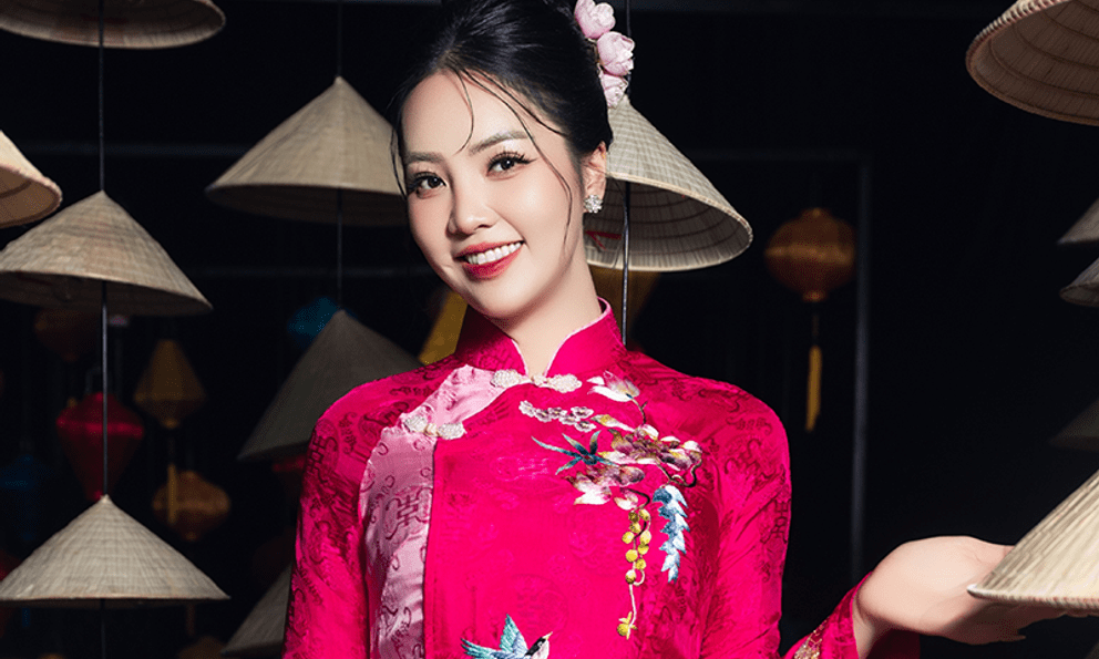 Á hậu Thuỵ Vân trở thành nàng thơ của NTK Ngọc Lan 