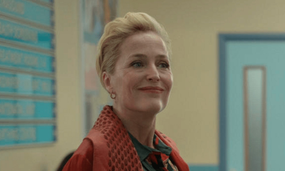 Xem phim Sex Education, tôi xấu hổ nghĩ đến những lời mạt sát con trai hôm trước: Con bình thường, tôi mới bất thường!