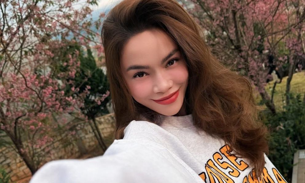 Cái vỗ lưng của Hồ Ngọc Hà khiến người hâm mộ phải khen ngợi: Đúng chuẩn bà mẹ điểm 10!