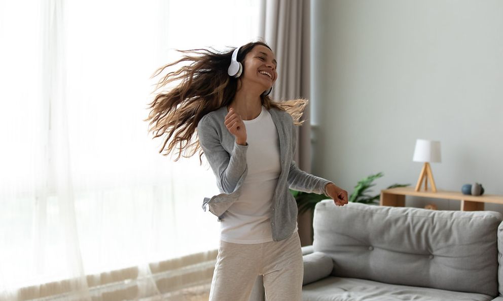 Từ bỏ liệu trình đắt đỏ, quý cô tuổi 40 rủ nhau học nhạc cụ để 