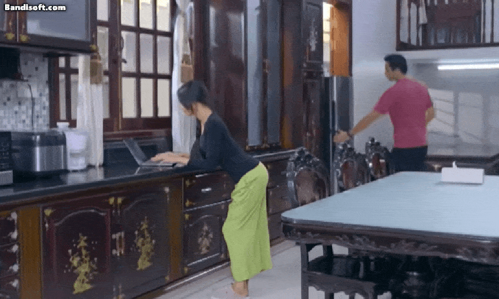 Dáng đứng Bóng Ma Hạnh Phúc là gì mà cả MXH bắt trend, xem tới đâu ngại hết tâm can đến đó