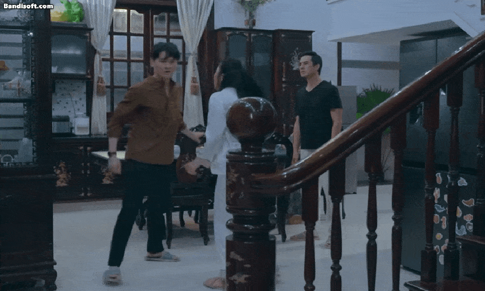 Sốc nặng với hình ảnh khán giả đập TV vì Bóng Ma Hạnh Phúc, cả nước lại đồng loạt gọi tên 1 người