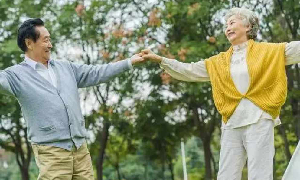 Sau 60 tuổi, không phải cứ tập thể dục, uống nhiều nước là đủ! Đừng bỏ qua 4 nguyên tắc kéo dài tuổi thọ này